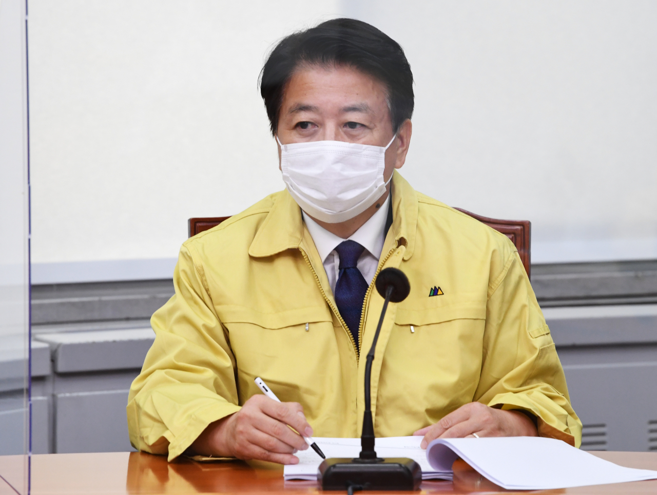 더불어민주당 노웅래 최고위원이 31일 오후 서울 여의도 국회에서 열린 이낙연 당대표 주재 최고위원회의에 참석하고 있다. [연합]