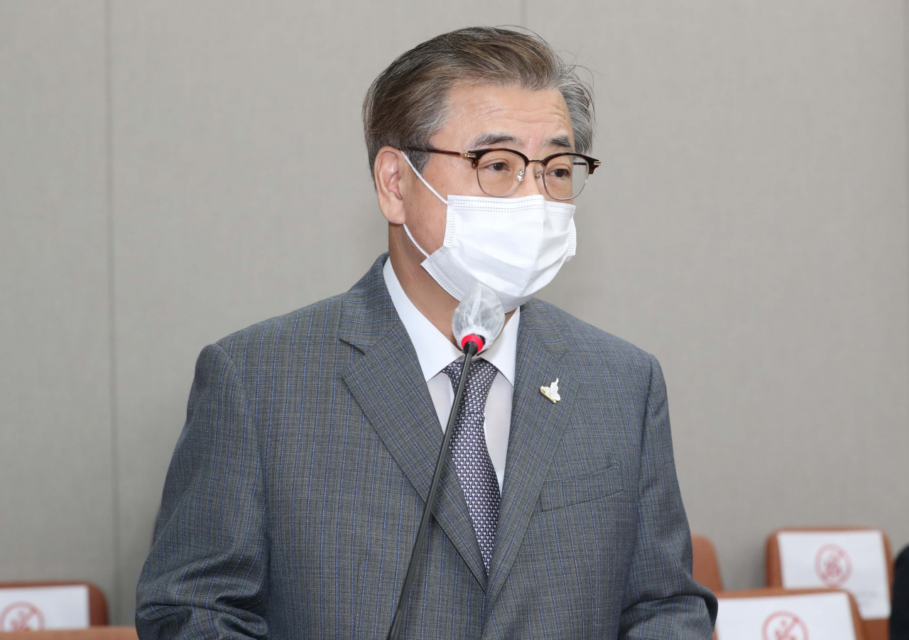 서훈 국가안보실장이 2일 오후 국회 운영위원회에서 열린 대통령 비서실 등에 대한 결산 심사 및 업무 보고에 참석해 인사말을 하고 있다. [연합]