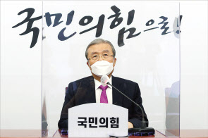 국민의힘 김종인 비상대책위원장이 3일 국회에서 취임 100일 기자회견을 하고 있다. [연합]