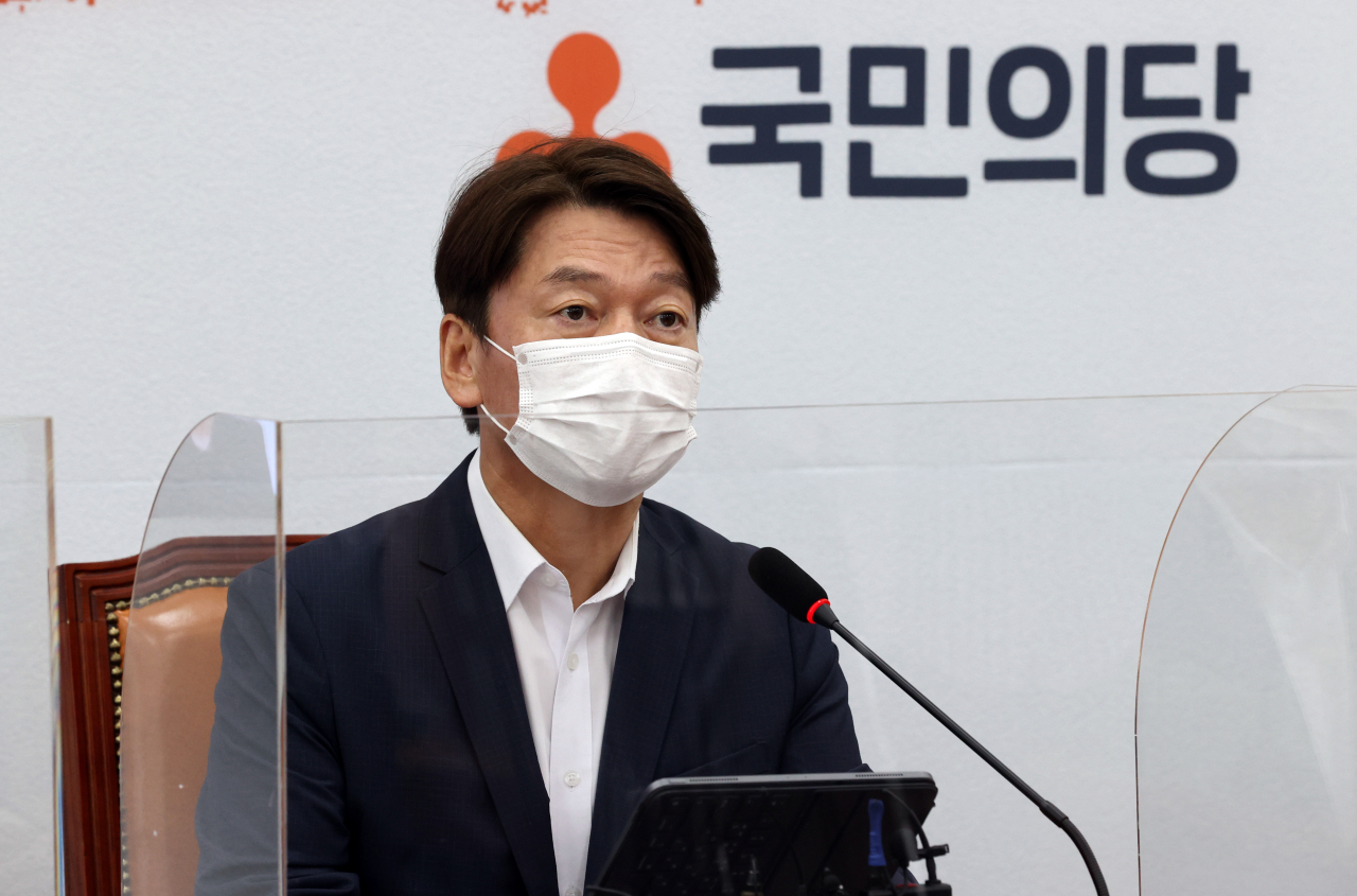 3일 오전 서울 여의도 국회에서 열린 국민의당 최고위원회의에서 안철수 대표가 발언을 하고 있다. [연합]