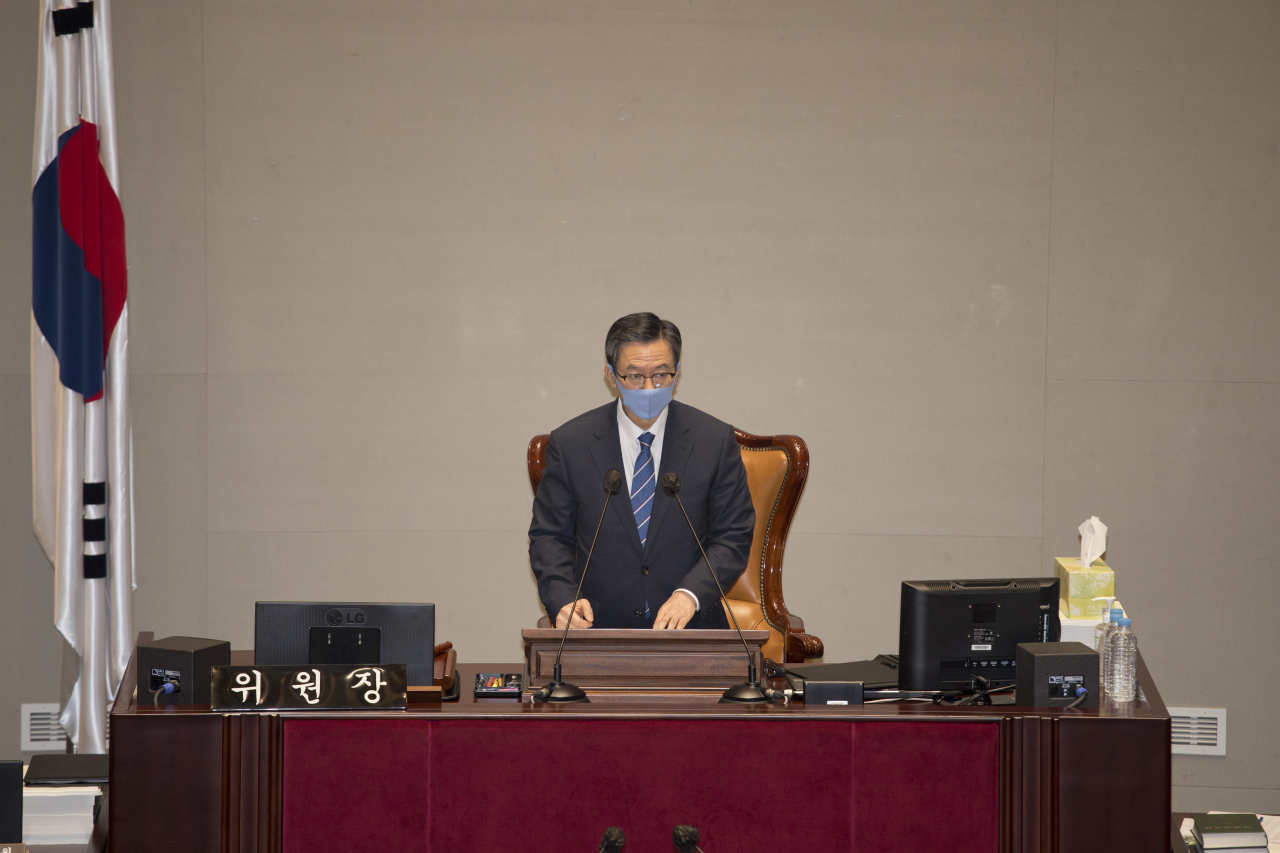 2019회계연도 결산 부별심사를 위한 예산결산특별위원회 전체회의가 31일 오전 서울 여의도 국회에서 열렸다. 정성호 예결위원장이 개의를 선언하고 있다. [연합]