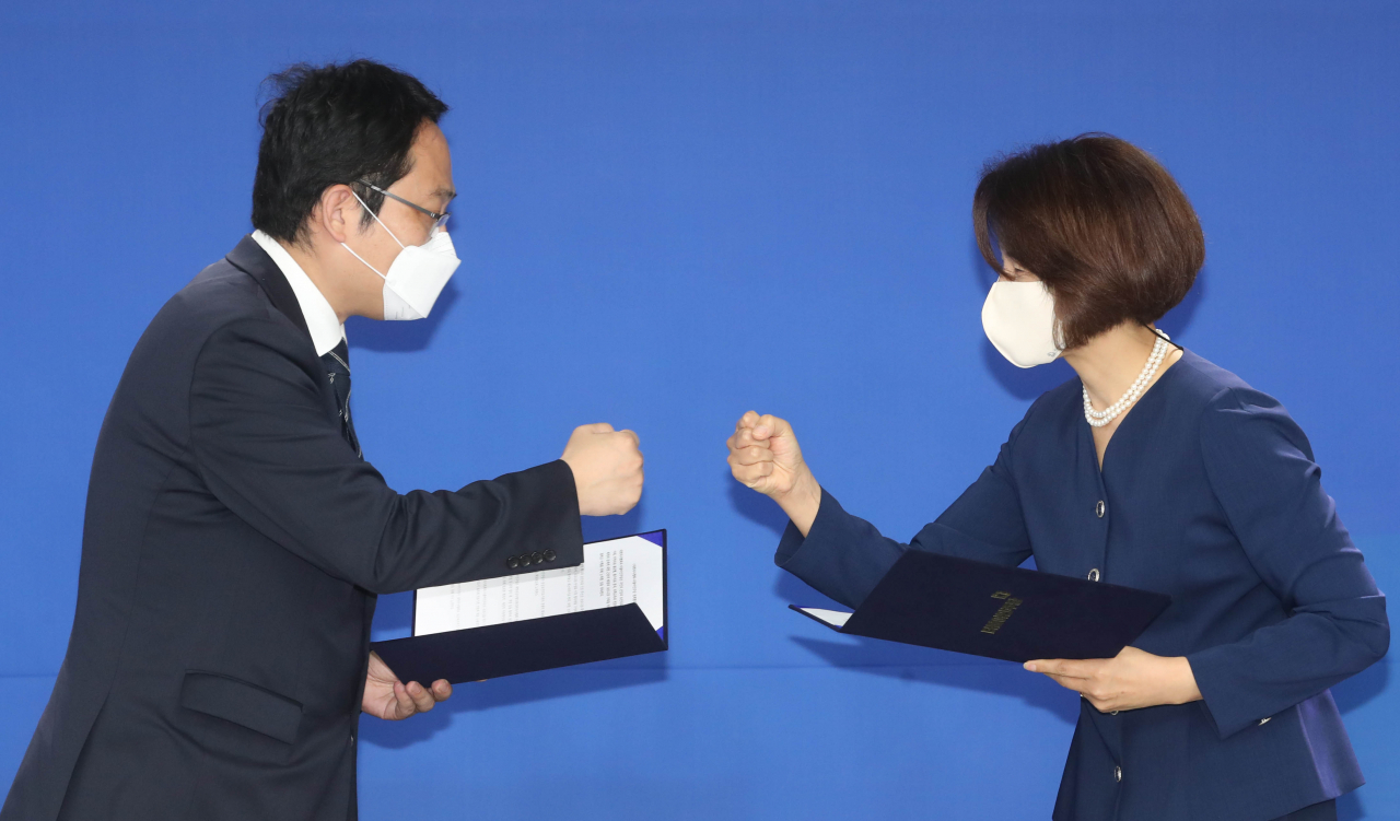 민주당-의협 합의문 서명…이낙연 “의협, 국민 걱정에 응답할 의무 안게 됐다”