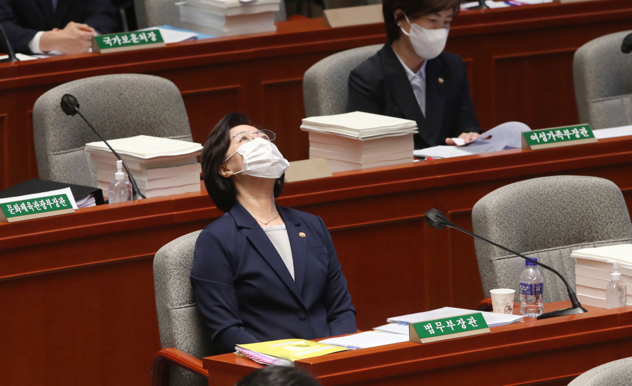 1일 국회 예결위의장에서 전체회의가 열린가운데 추미애 법무부장관이 생각에 잠겨있다. [연합]