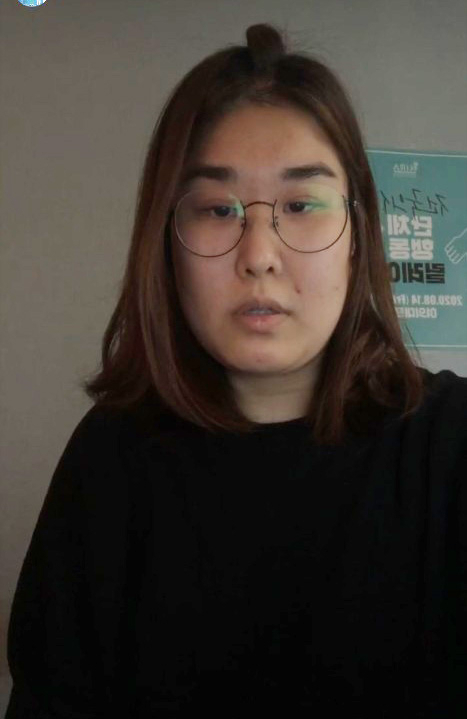 박지현 대한전공의협의회 비상대책위원장이 6일 라이브방송을 통해 전공의들이 단체행동을 중단하고 잠정 유보했다는 사실을 공식적으로 밝히고 있다. [연합]