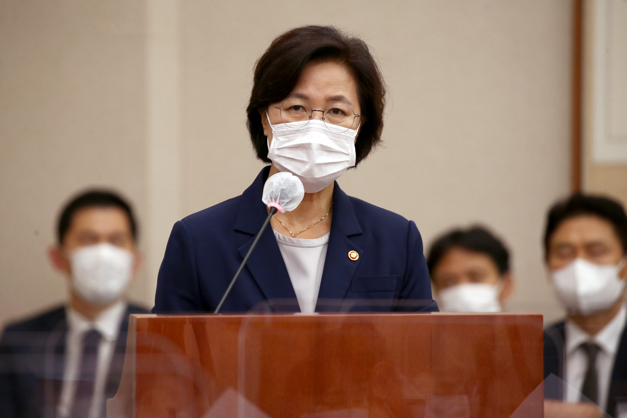 추미애 법무부 장관이 지난 1일 국회에서 열린 법제사법위원회 전체회의에서 인사말을 하고 있다. [연합]