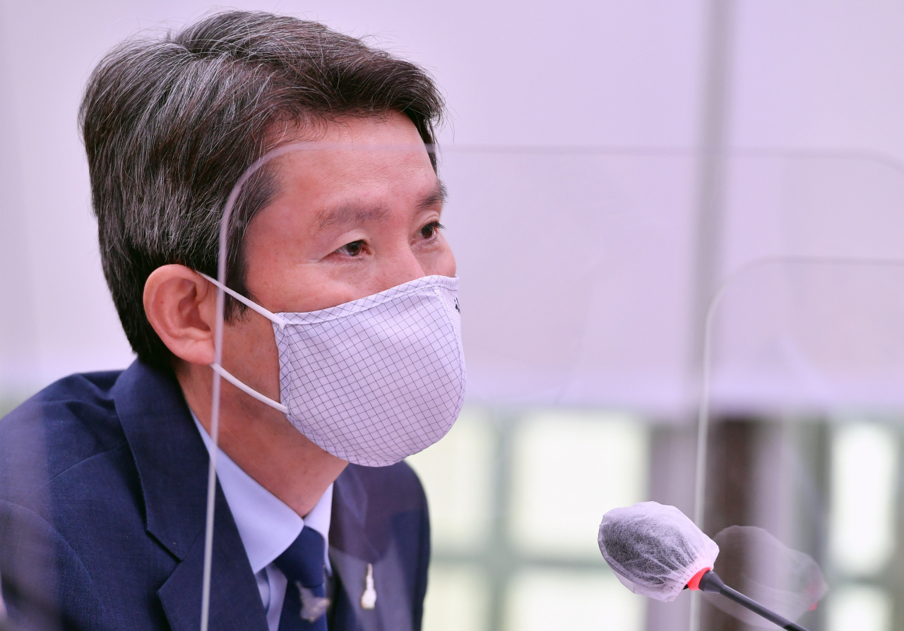 이인영 통일부장관은 7일 2020 한반도국제평화포럼(KGFP) 개회사에서 남북이 주도하는 ‘완전하고 검증가능하며 되돌릴 수 없는 평화’(CVIP·Complete, Verifiable, Irreversible Peace) 구상을 제시했다. 자료사진. [연합]