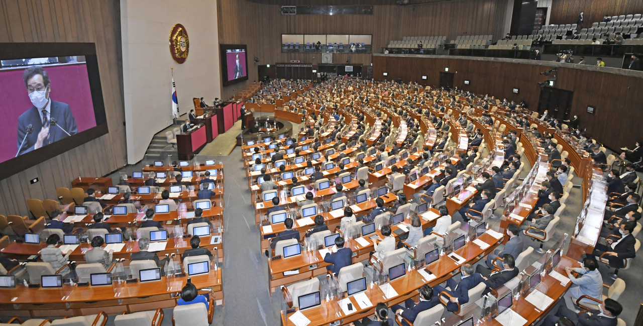 이낙연 더불어민주당 대표가 7일 오전 서울 여의도 국회에서 열린 제382회 국회(정기회) 제2차 본회의서 교섭단체 대표연설을 하고 있다. [연합]
