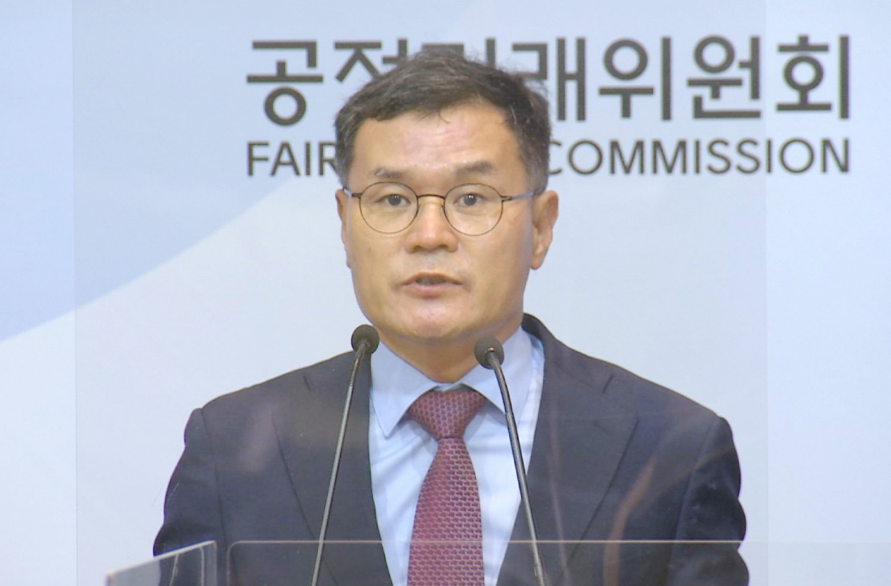 성경제 공정거래위원회 기업집단정책과장이 7일 오전 세종시 정부세종청사에서 기업집단 관련 신고 및 자료제출의무 위반행위에 대한 고발지침 제정·시행과 관련해 브리핑하고 있다. [연합]