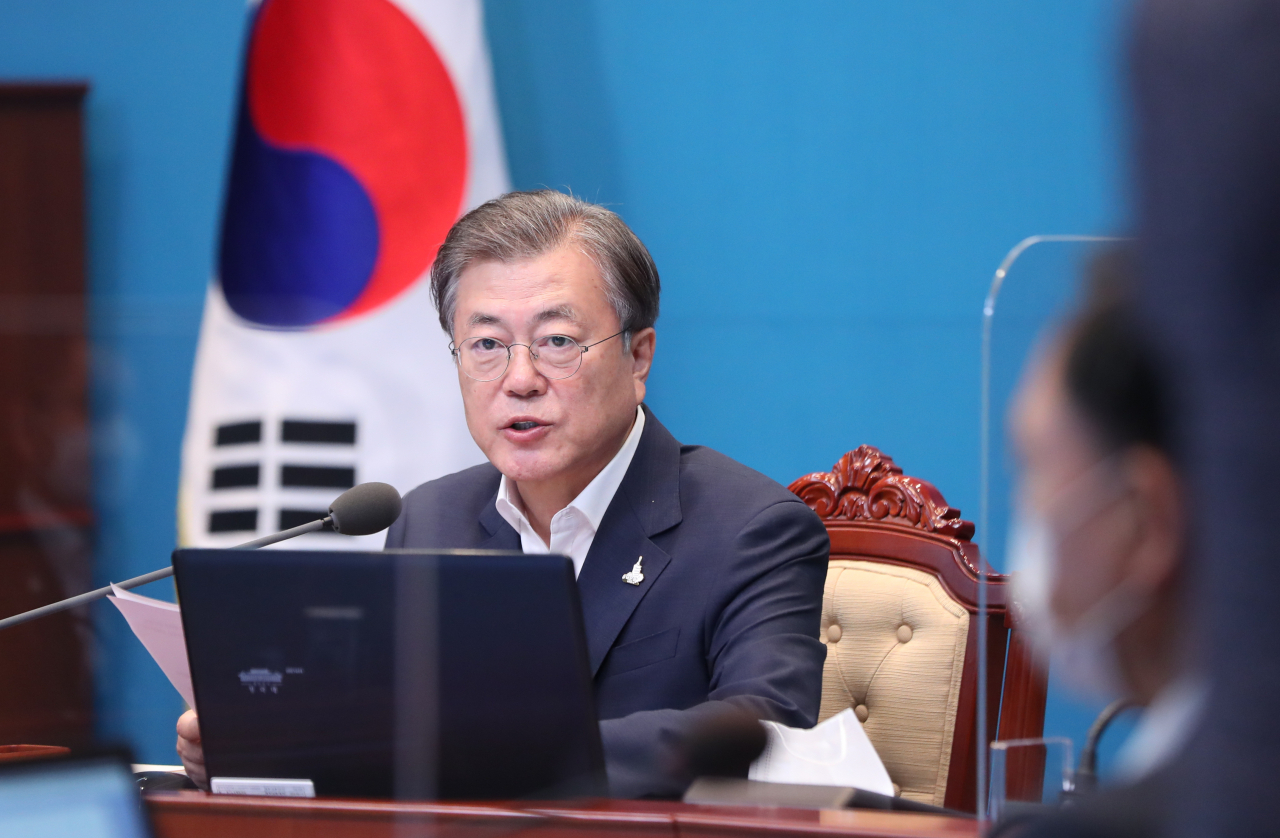 문재인 대통령이 7일 청와대에서 수석·보좌관 회의를 주재하고 있다. [연합]