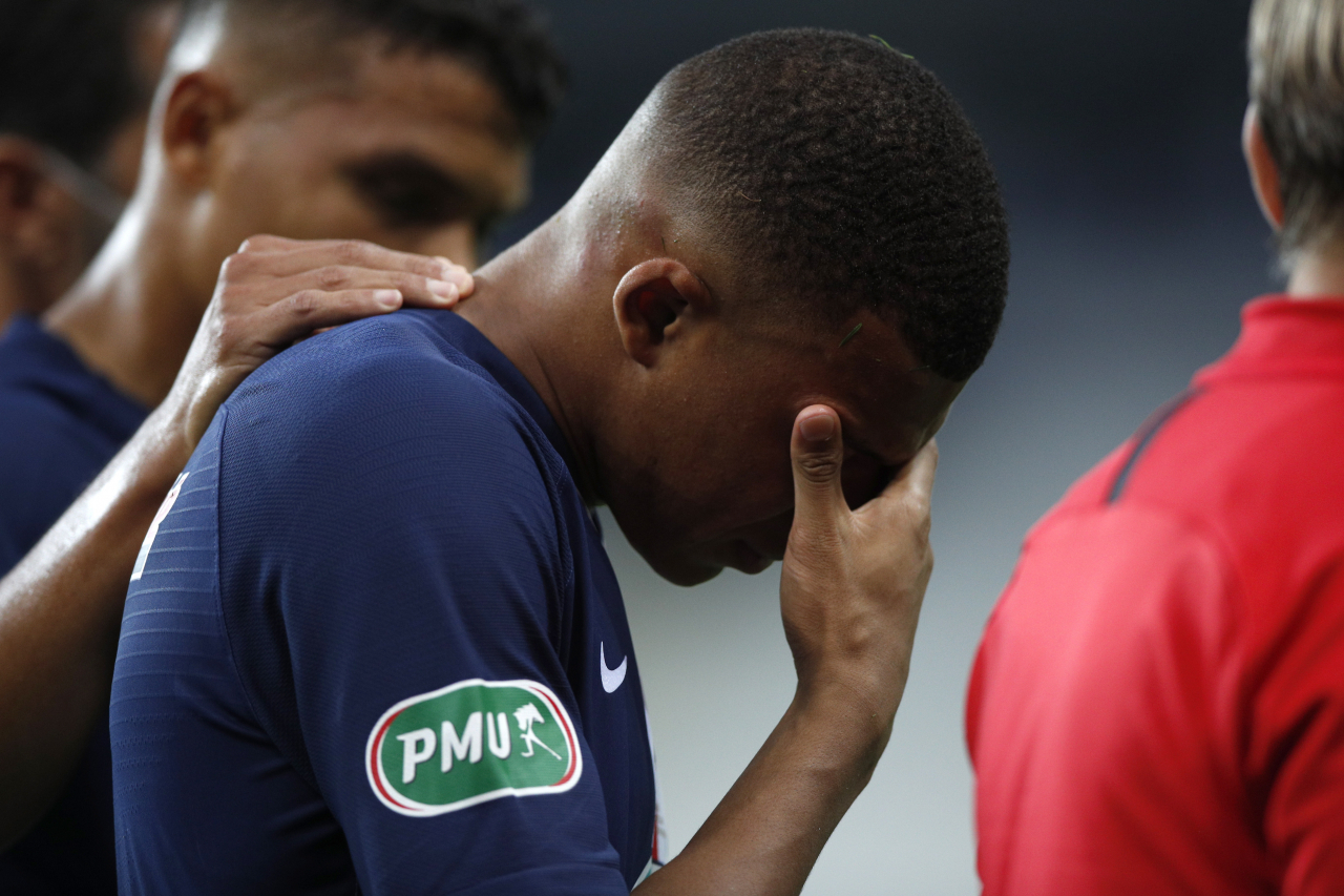 프랑스 축구대표팀과 프랑스 프로축구리그 리그앙 파리생제르맹(PSG) 간판 골잡이 킬리안 음바페(21)가 신종 코로나바이러스 감염증(코로나19) 확진 판정을 받았다. [EPA]
