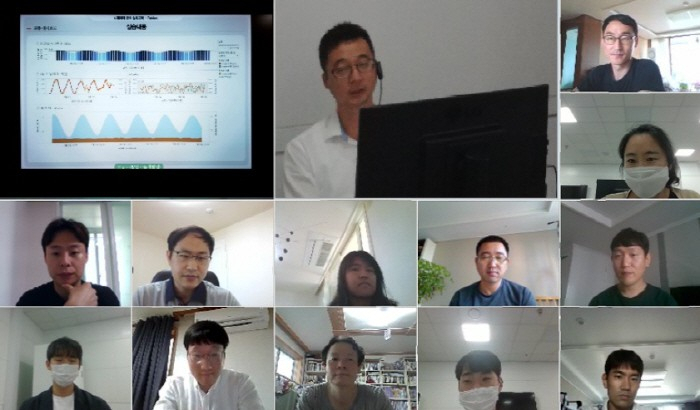 한국동서발전 직원들이 원격근무 시스템을 이용해 빅데이터 실습 교육을 하고 있다. [한국동서발전 제공]