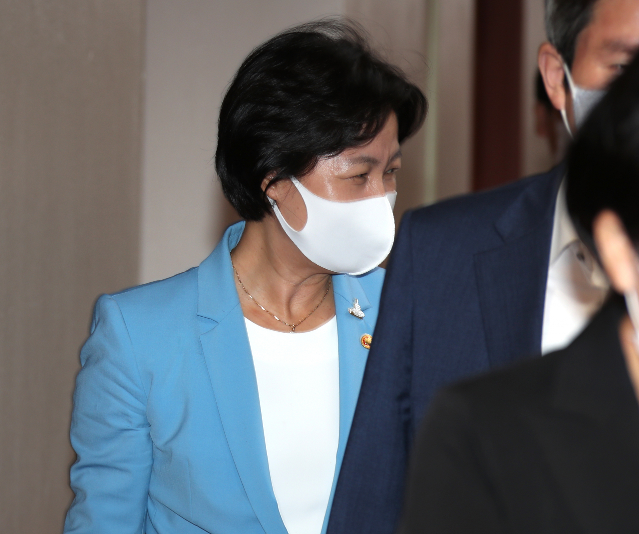 추미애 법무부 장관이 8일 정부서울청사에서 열린 국무회의에 참석하고 있다. [연합]