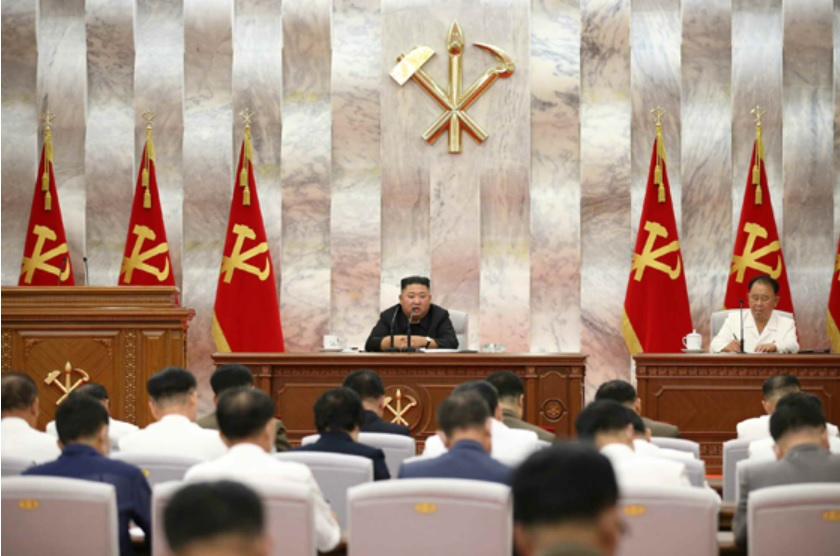 김정은 북한 국무위원장은 8일 노동당 중앙군사위원회 확대회의를 소집해 제9호 태풍 ‘마이삭’으로 피해를 입은 함경남도 검덕지구에 인민군을 투입하는 등 대책을 논의했다고 노동신문이 9일 보도했다. [헤럴드DB]