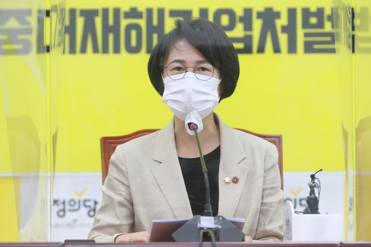 강은미 정의당 신임 원내대표가 9일 오전 서울 여의도 국회에서 열린 의원총회에서 발언을 하고 있다. [연합]