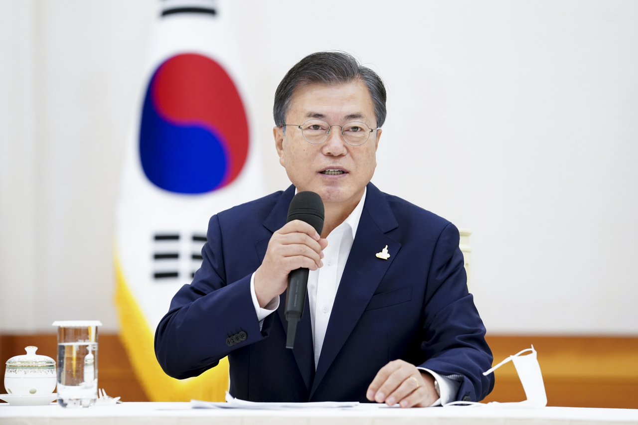문재인 대통령이 9일 청와대에서 열린 더불어민주당 지도부와의 간담회에서 발언하고 있다. [연합]