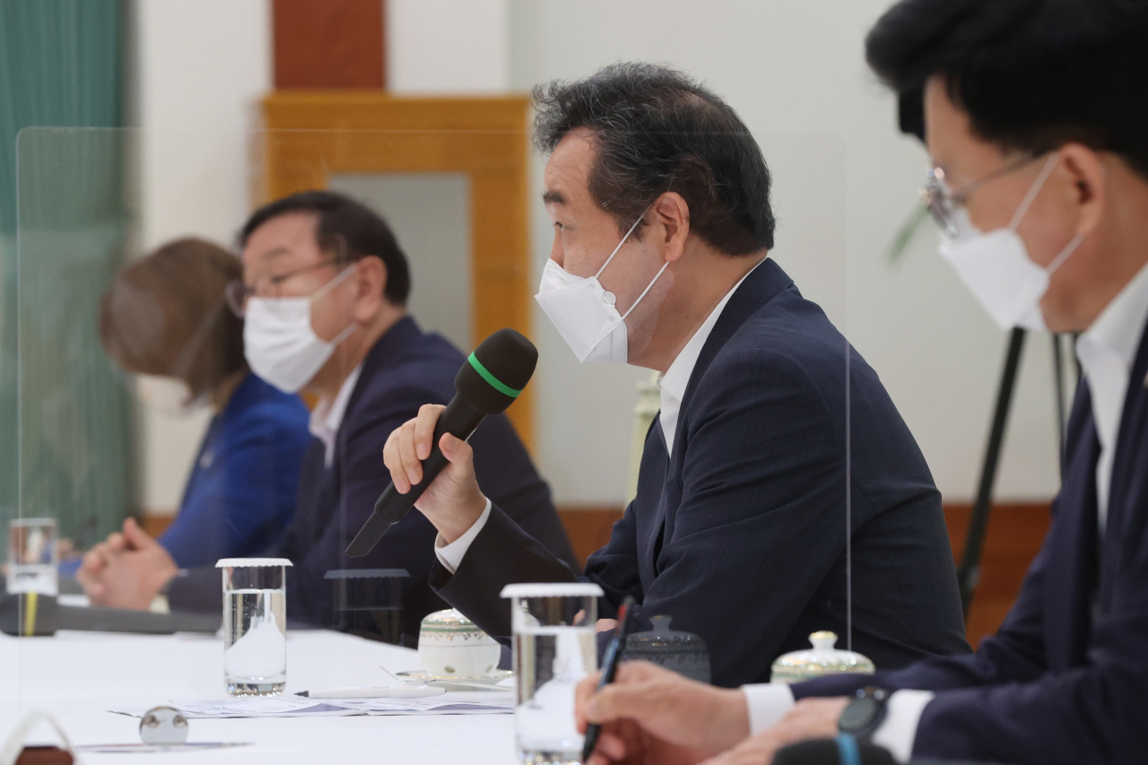 이낙연 더불어민주당 대표가 9일 청와대에서 열린 문재인 대통령과 민주당 지도부와의 간담회에서 발언하고 있다. [연합]