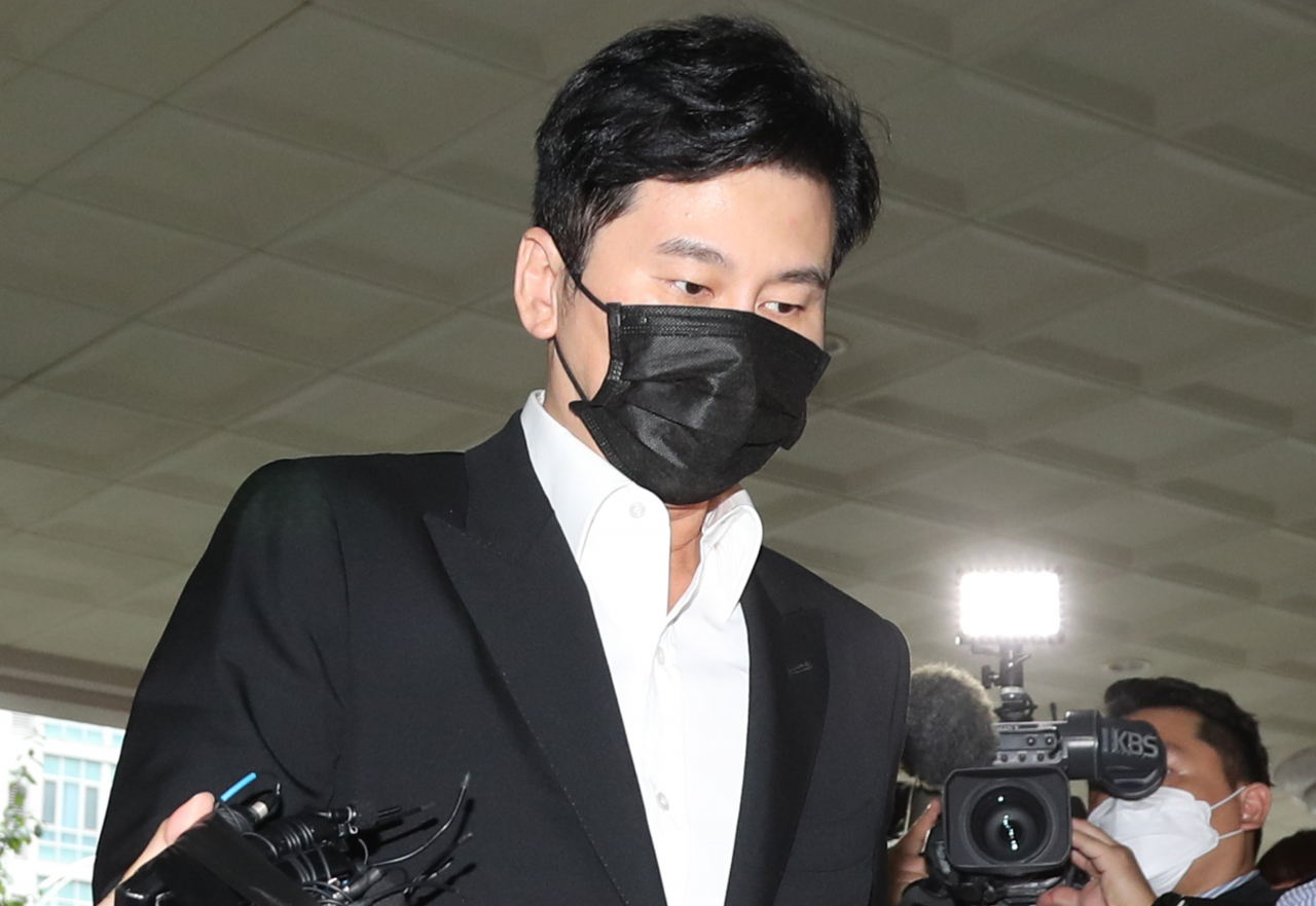 해외에서 억대 원정도박을 벌인 혐의로 지난 5월 약식기소된 양현석 전 YG엔터테인먼트 대표 프로듀서가 9일 오후 서울 마포구 서울서부지법에서 열린 1차 공판에 출석하고 있다. [연합]