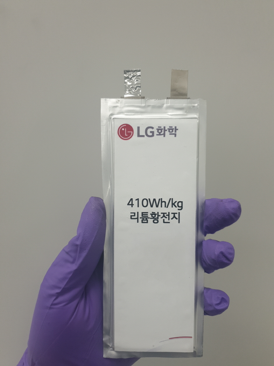 태양광 무인기(EAV-3)에 탑재된 LG화학의 리튬-황 배터리. [LG화학 제공]