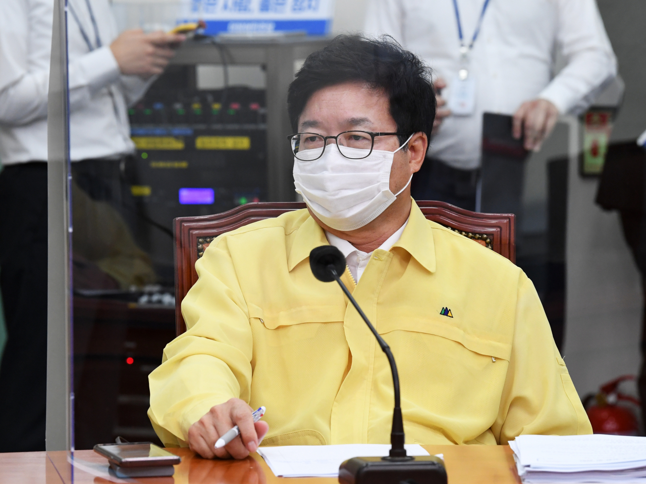 염태영 더불어민주당 최고위원이 31일 오후 서울 여의도 국회에서 열린 이낙연 당대표 주재 최고위원회의에 참석하고 있다. 연합뉴스