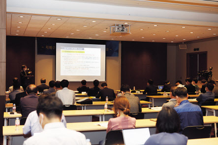 자동차산업연합회, 중견기업연합회 등 26개 업종별 단체는 10일 코엑스에서 ‘지배구조·내부화관련 규제정책과 기업성과’를 주제로 제5회 산업 발전포럼을 개최했다. [자동차산업연합회 제공]