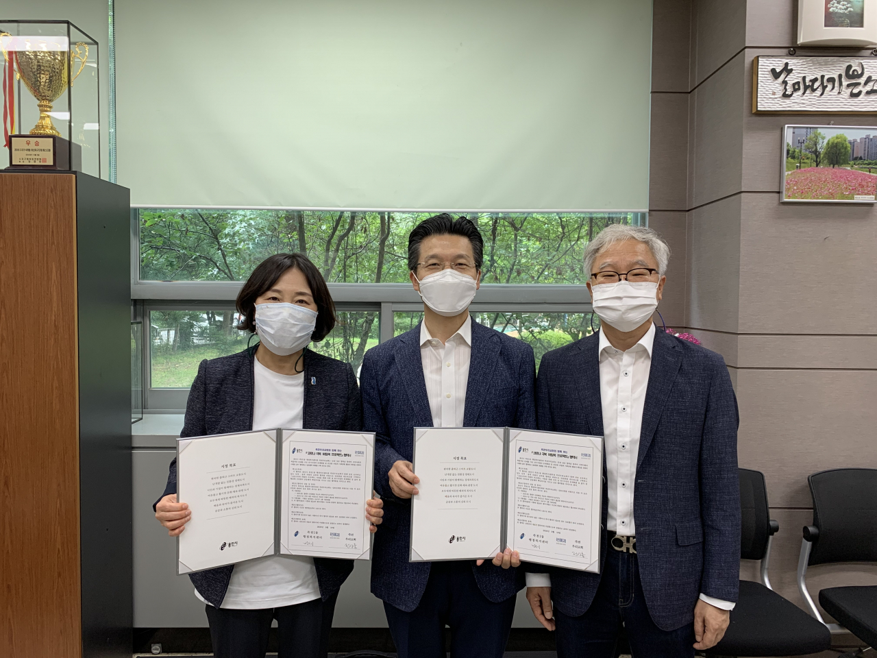 죽전1동과 죽전우리제일교회는 저소득층 지원 협약을 맺었다. [용인시 제공]