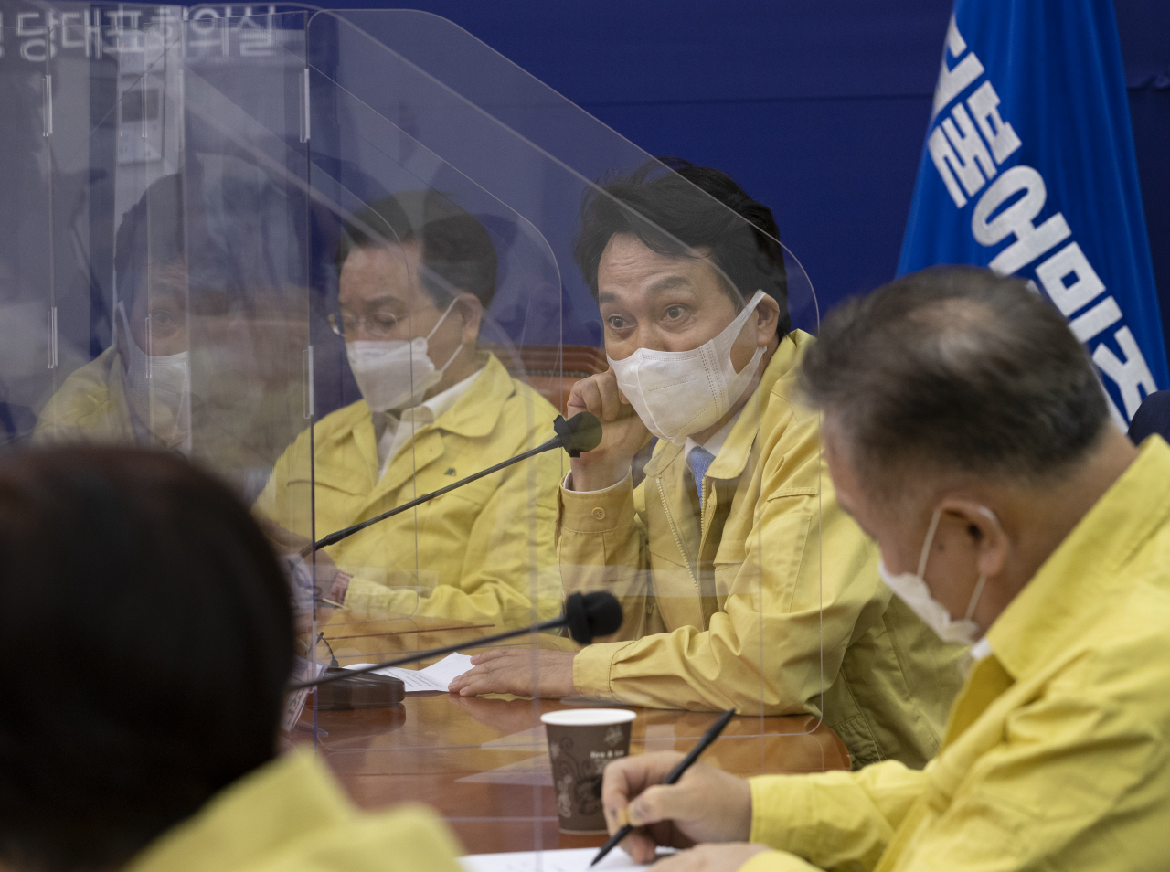 안민석 더불어민주당 코로나19국난극복위 공동위원장이 8일 오후 서울 여의도 국회에서 열린 제1차 코로나19국난극복위 전체회의에서 발언하고 있다. [연합]]
