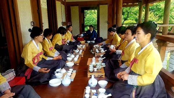 10~11일 순천만 국가정원에서 차 문화 산업전이 열리고 있다. [전남도 제공]