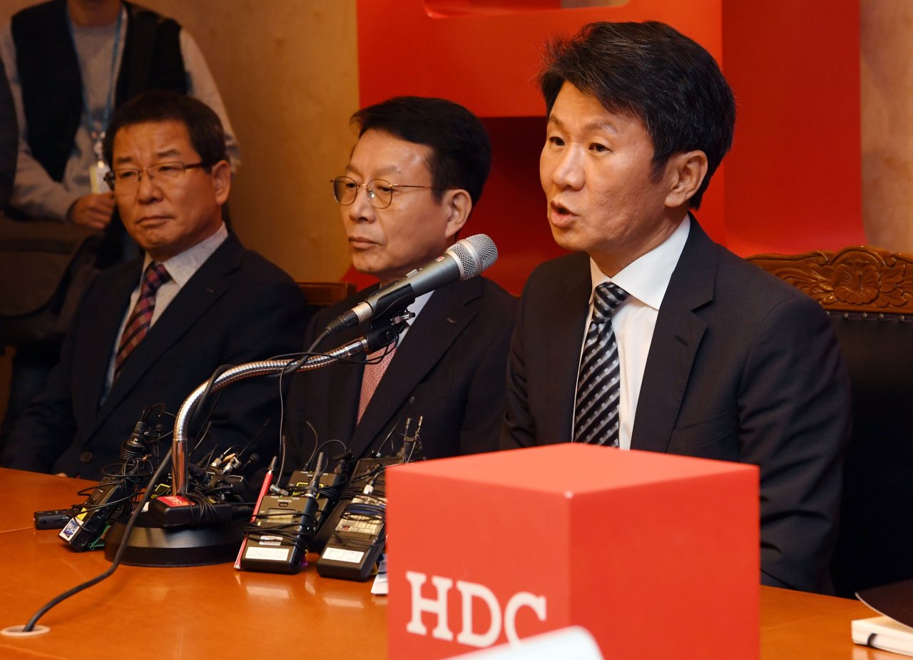 지난해 11월 정몽규 HDC그룹 회장이 아시아나항공 인수 우선협상대상자 선정 관련 기자회견을 하는 모습. [연합뉴스]