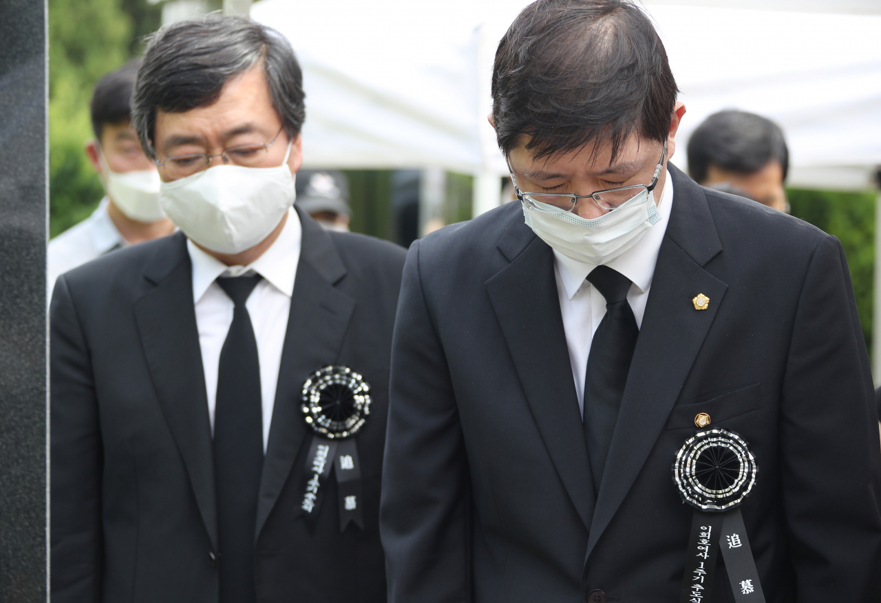 김홍업 김대중평화센터 이사장(왼쪽)과 더불어민주당 김홍걸 의원. [연합]