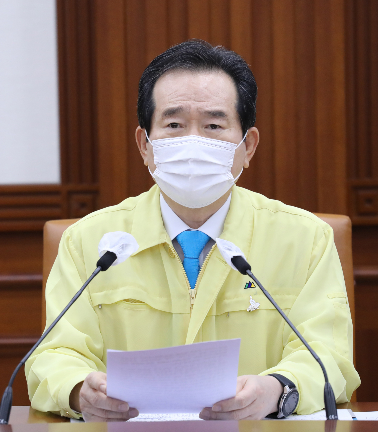정세균 국무총리가 13일 오후 정부서울청사에서 열린 중앙재난안전대책본부회의에서 모두발언을 하고 있다. [연합］