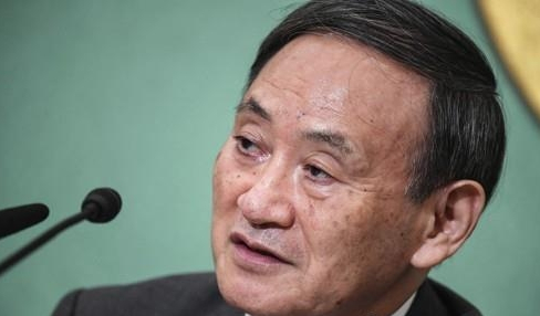 스가 요시히데 일본 관방장관이 12일 오후 일본 기자클럽에서 열린 자민당 총재 선거 후보자 토론회에 참석하고 있다.[도쿄 AP=연합]