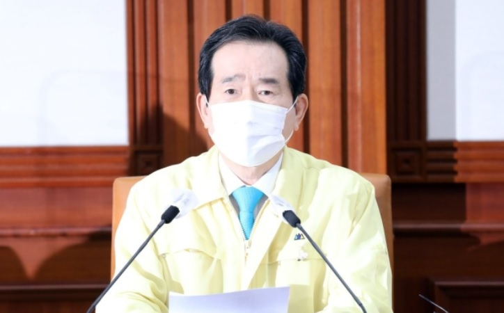 정세균 국무총리가 13일 오후 정부서울청사에서 중앙재난안전대책본부 회의를 하고 있다. 정 총리는 이날 회의에서 "수도권 사회적 거리두기를 2주간 2단계로 조정한다"고 밝혔다