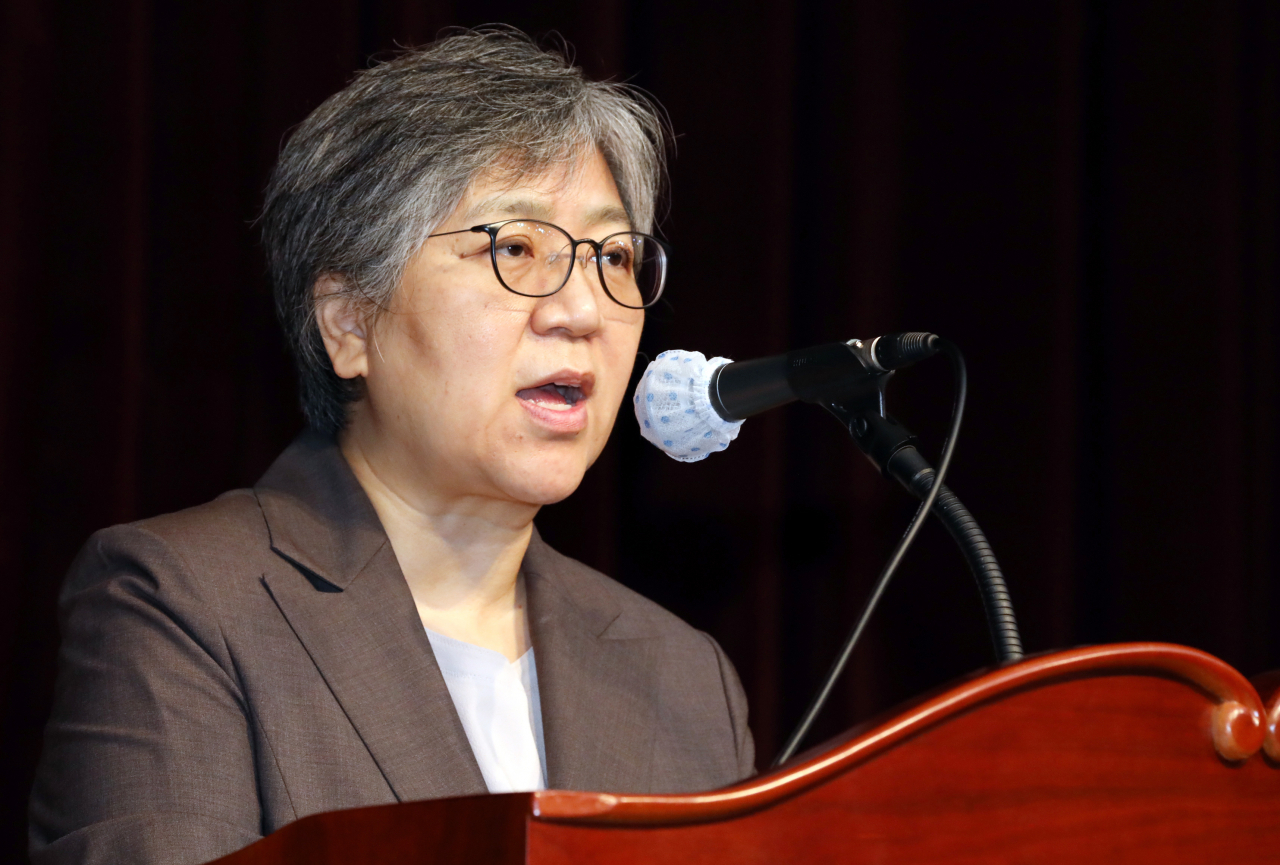 정은경 질병관리청장이 14일 오전 충북 청주시 질병관리청에서 열린 '질병관리청 개청 기념식'에서 기념사하고 있다. [연합]