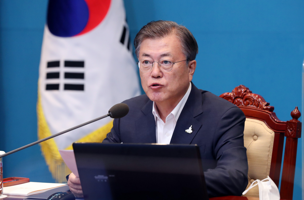 문재인 대통령이 14일 청와대에서 수석·보좌관 회의를 주재하고 있다. [연합]