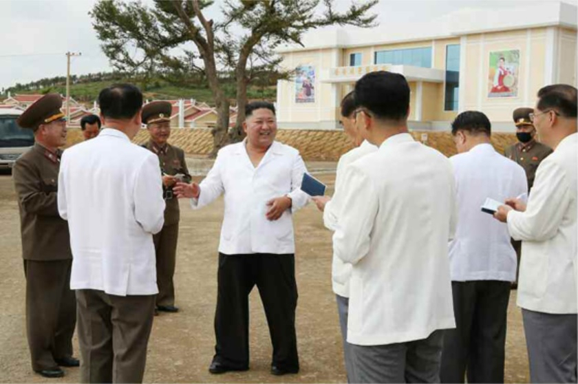 김정은 북한 국무위원장이 가장 먼저 수해 복구를 마친 황해북도 금천군 강북리를 방문해 만족감을 표시했다고 노동당 기관지 노동신문이 15일 보도했다. [헤럴드DB]