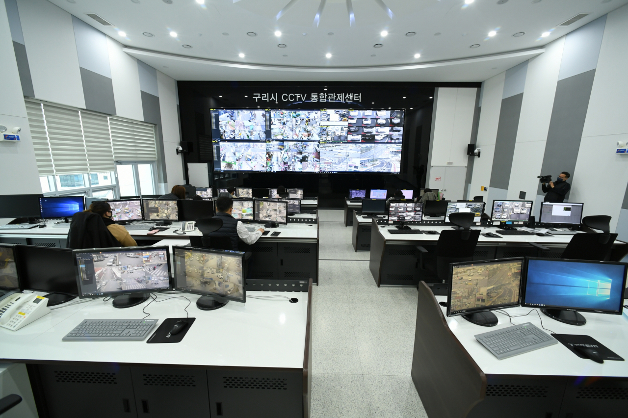 구리시 CCTV 통합관제센터. [구리시]