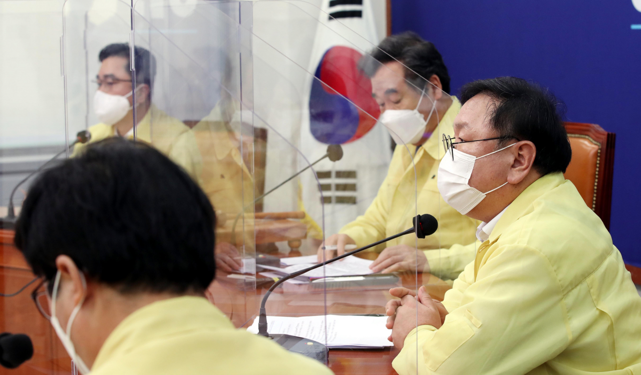 더불어민주당 김태년 원내대표가 14일 오전 서울 여의도 국회에서 열린 최고위원회의에서 발언하고 있다. 연합뉴스