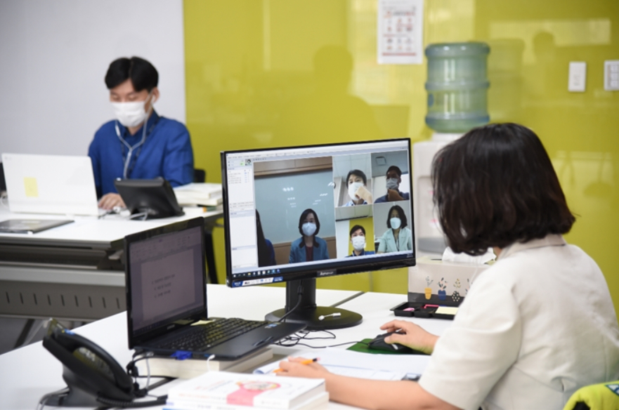 국민연금공단 감사장에서 비대면 화상감사를 실시하고 있는 모습. [국민연금공단 제공]