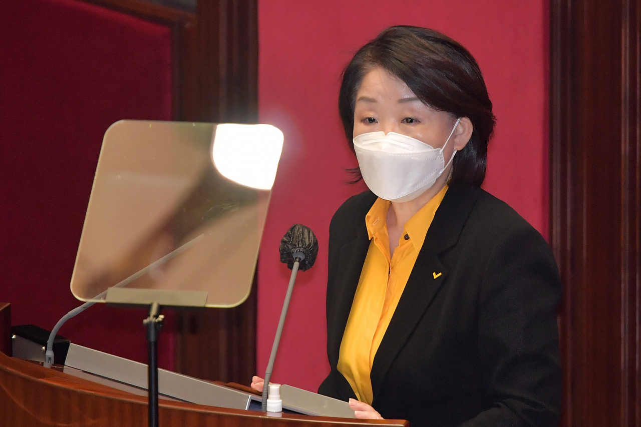 심상정 정의당 대표가 15일 국회 본회의에서 비교섭단체 대표연설을 하고 있다. [연합]