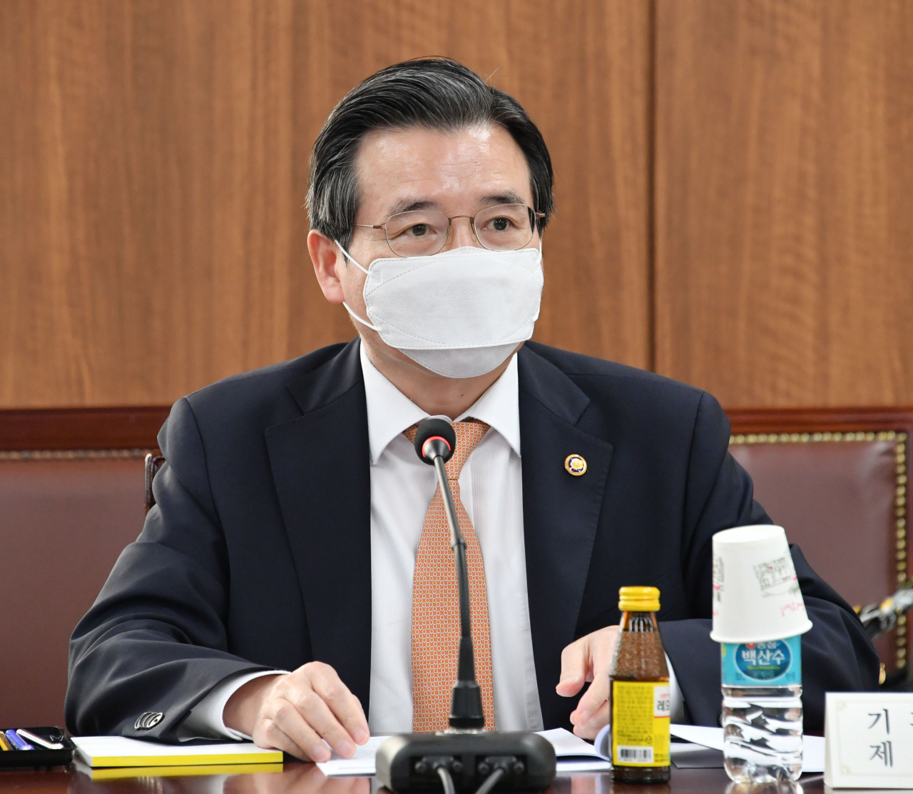 김용범 기획재정부 차관이 15일 서울 광화문 정부서울청사에서 열린 '한국판 뉴딜 자문단 위촉 및 안전망강화 분과 제1차 회의'를 주재, 모두발언을 하고 있다. [기획재정부 제공］