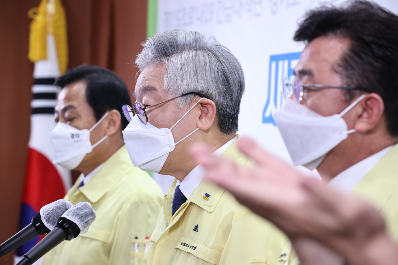 Gyeonggi Province Gov. Lee Jae-myung attends a press briefing held on Sept. 9. (Yonhap)