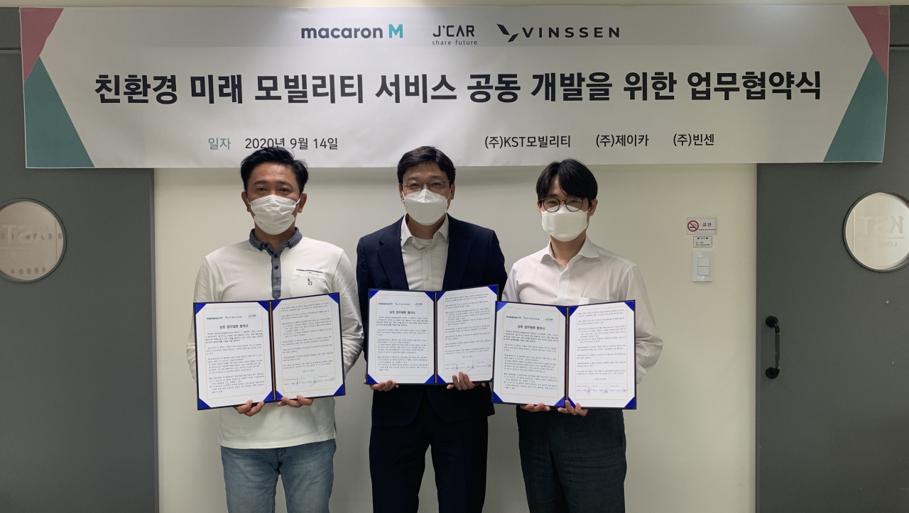 국내 스타트업 3사가 친환경 모빌리티 플랫폼 구축을 위한 협약을 체결했다. 사진 왼쪽부터 이행열 KST모빌리티 대표, 강오순 제이카 대표, 이칠환 ㈜빈센 대표. [빈센 제공]