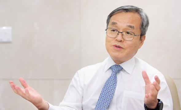 서정선 한국바이오협회장은 현재 한국 바이오 산업에 필요한 것은 ‘액션(행동)’이라고 강조했다. 그리고 4차 산업혁명 시대의 성공을 위해 의료 데이터 수집이 필요하다고도 덧붙였다. 이상섭 기자