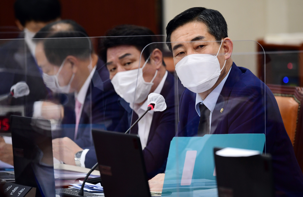 신원식 국민의힘 의원이 지난달 16일 국회에서 열린 서욱 국방부 장관 후보자 인사청문회에서 질의하고 있다. [연합]