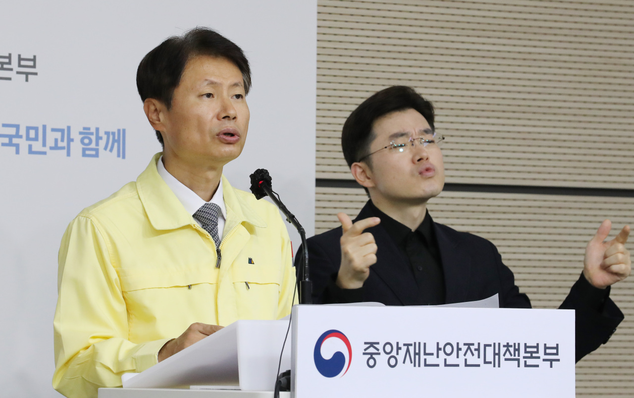 Vice Health Minister Kim Gang-lip speaks during a press briefing Wednesday. (Yonhap)