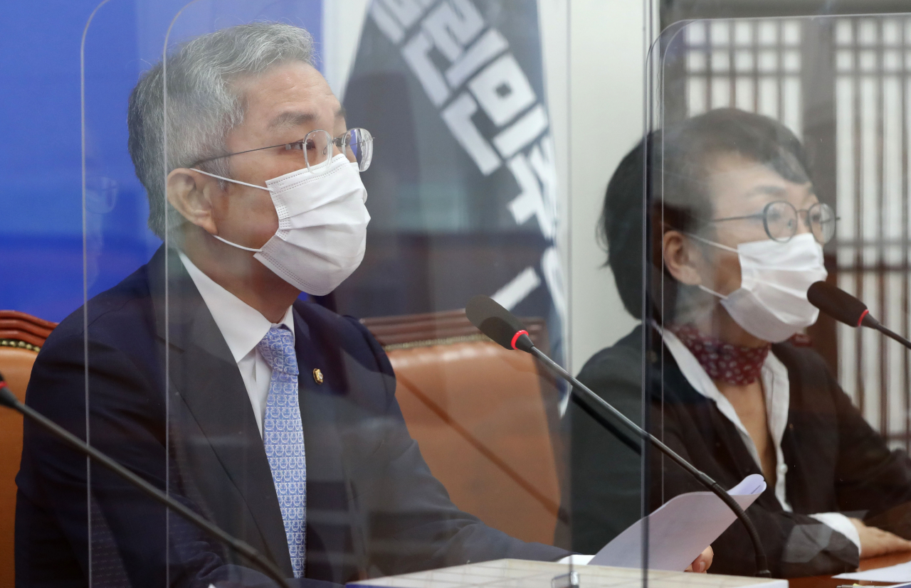 최강욱 열린민주당 대표가 16일 국회에서 열린 제4차 추경안 관련 기자회견에서 발언하고 있다. [연합]