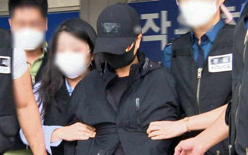 구속 전 피의자 심문 향하는 A씨. [연합]