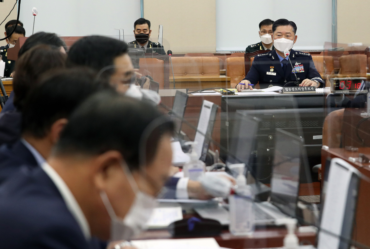 원인철 합참의장 후보자가 18일 오전 국회 국방위원회에서 열린 인사청문회에서 질의에 답변하고 있다.[연합]