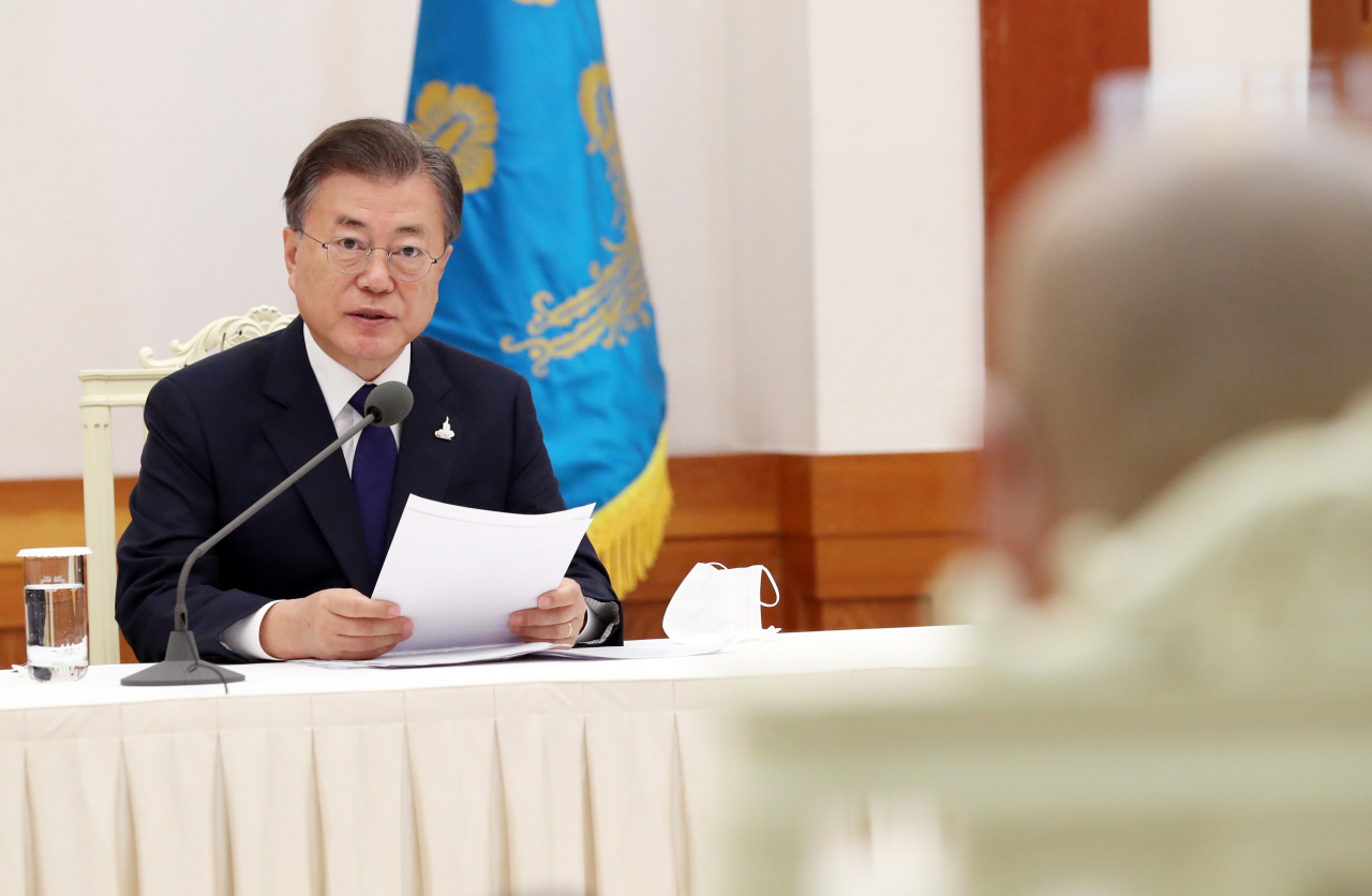 문재인 대통령이 18일 오전 청와대에서 열린 한국 불교지도자 초청 간담회에서 발언하고 있다. [연합]