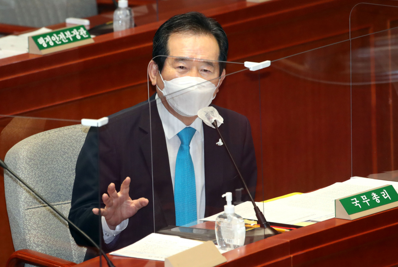 정세균 국무총리가 18일 국회 예산결산특별위원회 전체회의에서 답변하고 있다. [연합]